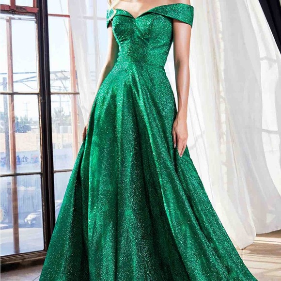 Cinderella formal 20w - Picture 3 of 5